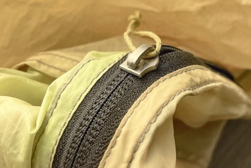 Bottom side of zipper is flat IMG_0013